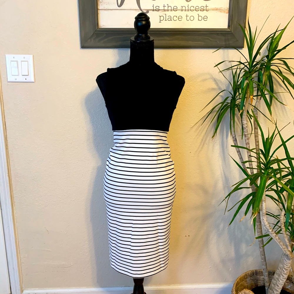 Turtle neck short sleeve mid dress